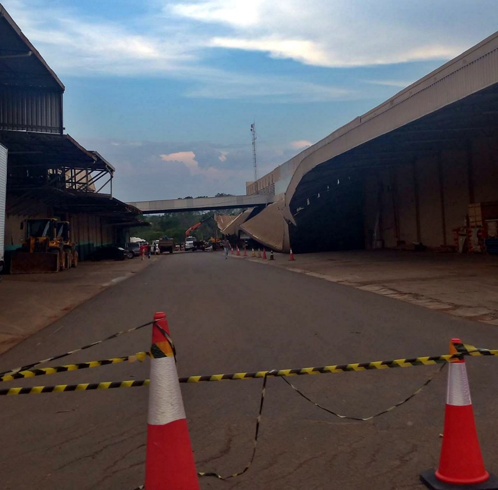 Chuva provoca estrago no centro de distribuição do Grupo Irmãos Gonçalves, no setor 03, em Jaru, RO