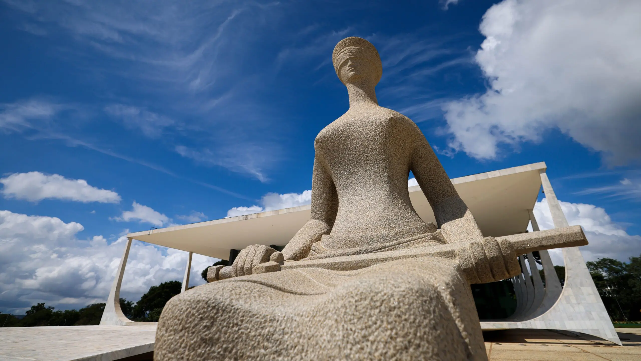 Atuação do STF em extradições destoa da política dura de Trump contra imigração ilegal