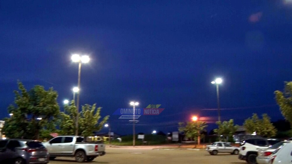 Estacionamento do Hospital Regional de Cacoal recebe iluminação após seis anos de escuridão