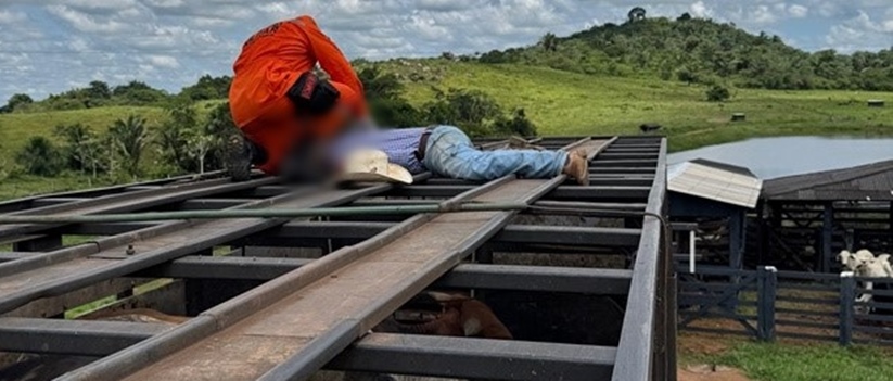 Tragédia! Motorista de caminhão boiadeiro morre após receber descarga elétrica, em Jaru, RO