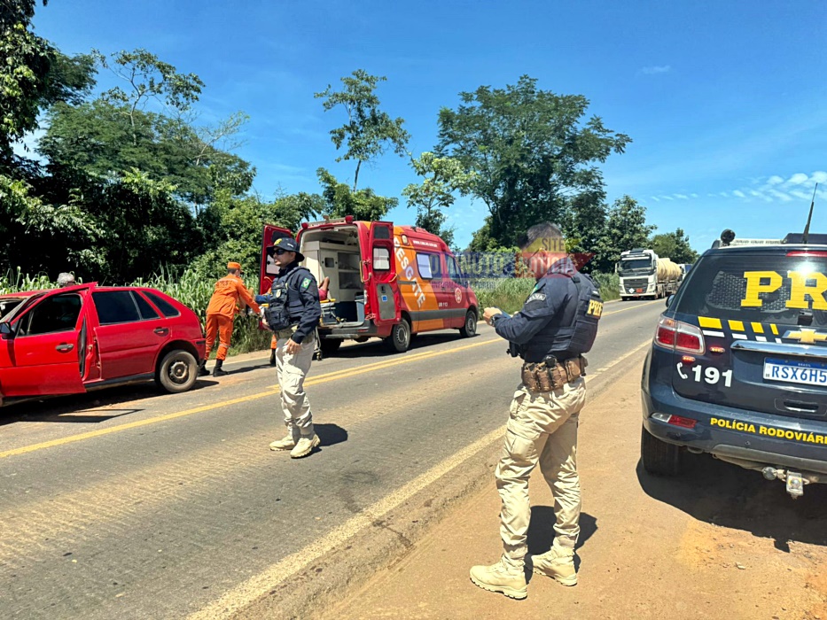 Várias pessoas feridas em acidente com quatro veículos na BR-364, em Jaru, RO