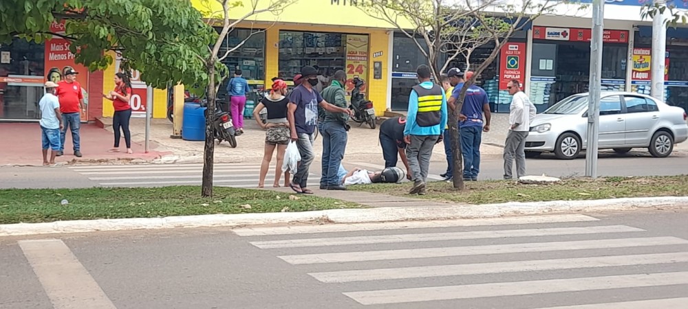 Acidente entre motocicletas na faixa de pedestres na avenida Dom Pedro I, em Jaru, RO deixa condutor ferido