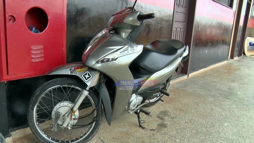 Homens do 4º Batalhão da Polícia Militar, recuperam motoneta furtada em Cacoal