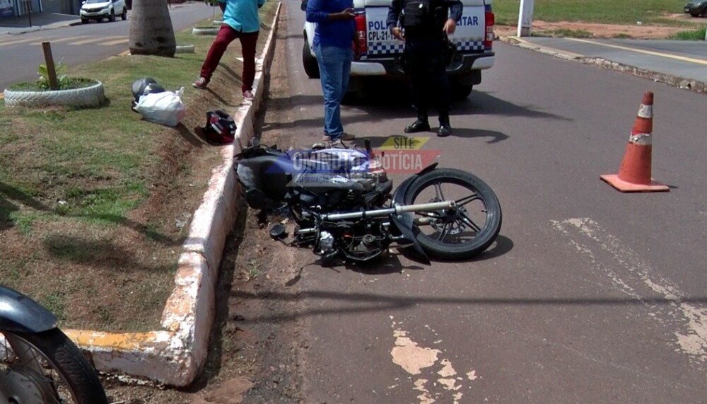 Motos se chocam na avenida Belo Horizonte e condutor é socorrido para o Heuro em Cacoal, RO