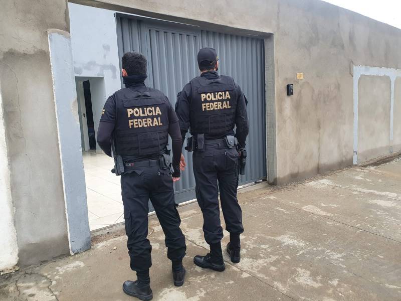 Natielly Karlailly Balbino, filha de Nilton Capixaba é presa pela PF durante Operação Carga Prensada