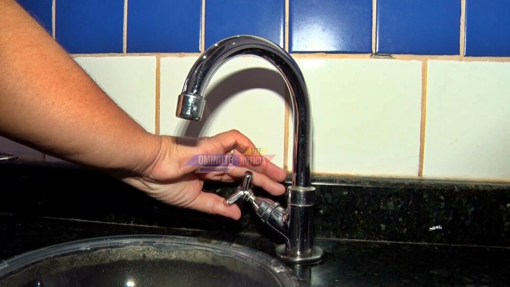 Rompimento de adutora provoca desabastecimento em vários bairros de Cacoal, RO