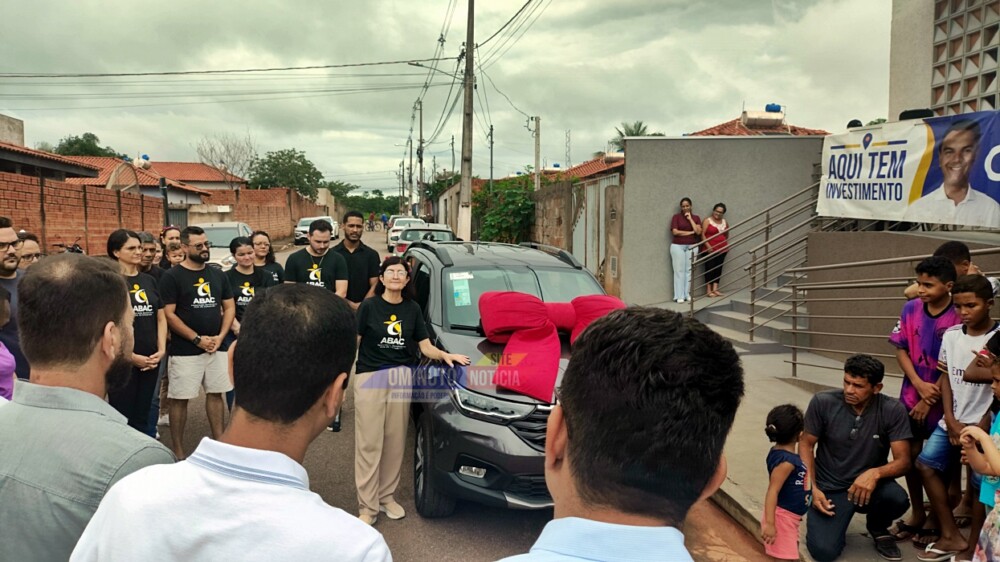 Cacoal: Associação que atende mais de 20 famílias no Paineiras, recebe veículo de deputado