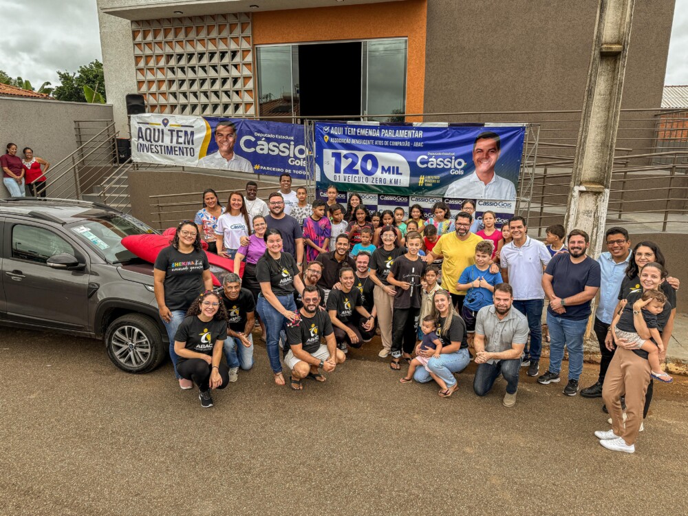 Deputado Cássio Gois entrega veículo zero quilômetro para ABAC em Cacoal