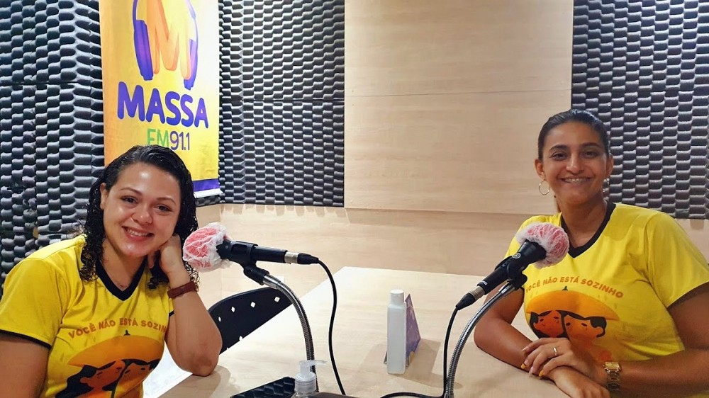 Profissionais do CAPS de Jaru, RO divulgam atendimento, durante entrevista na Massa FM Jaru