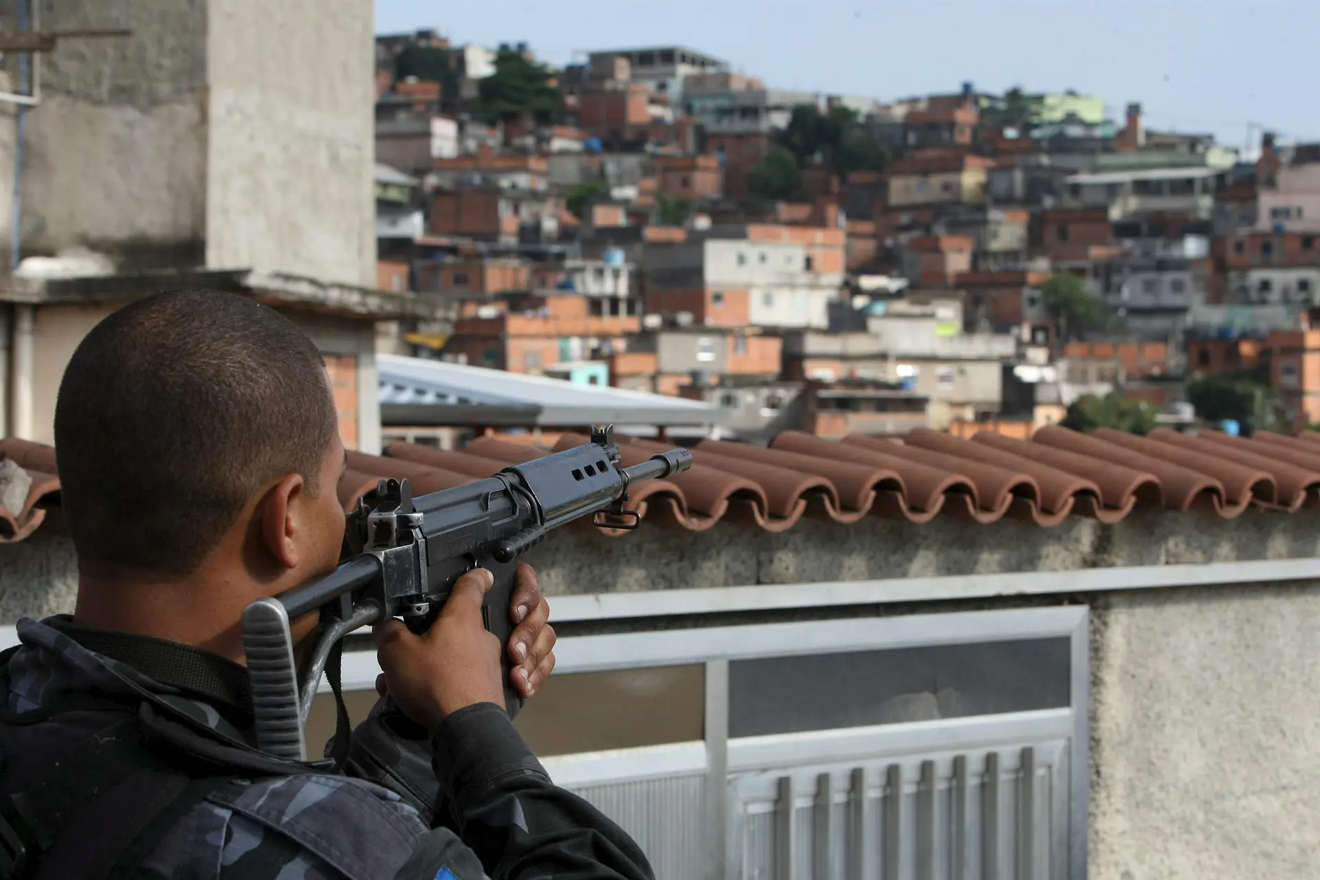 Facções criminosas usam artistas do funk para fazer propaganda e recrutar jovens para o crime