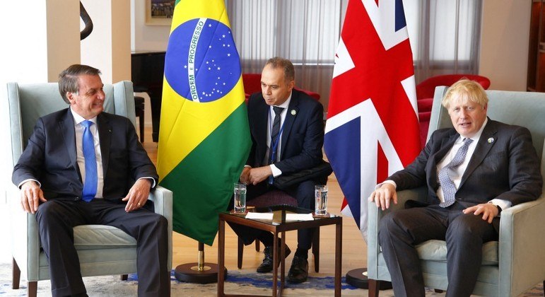 'Estamos trabalhando juntos nas vacinas', diz Boris a Bolsonaro