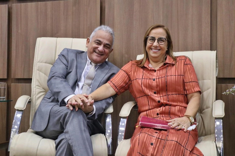 Após 32 dias de licença médica, pastor Valadares participa do primeiro culto, na capital