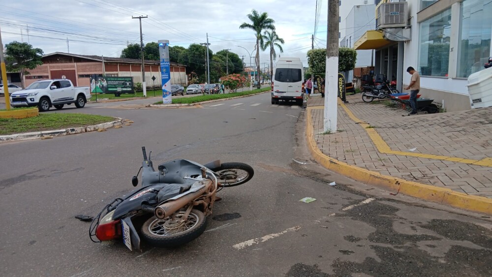 Grave acidente na rotatória de Cacoal: criança em estado grave