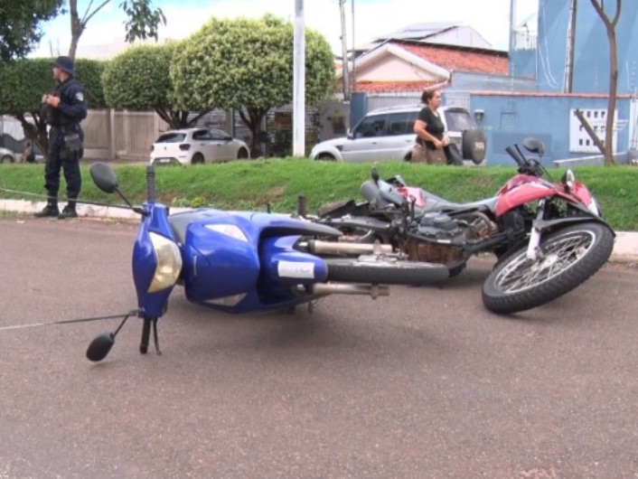 Marimbondo causa acidente na avenida Amazonas, em Cacoal