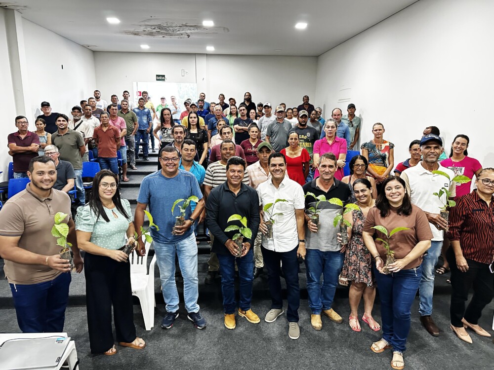 Deputado Cássio Gois entrega 165 mil mudas de café em Ministro Andreazza e beneficia mais de 60 produtores rurais