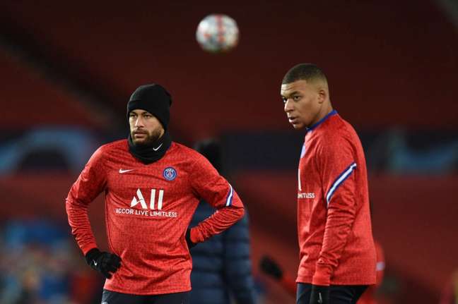 Neymar e Mbappé podem estar se afastando no PSG, diz jornal