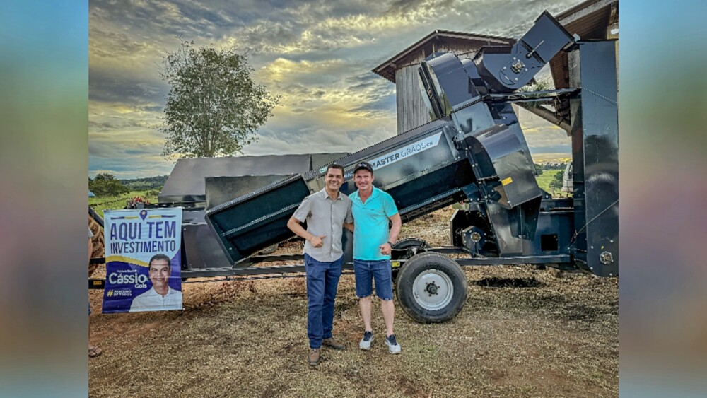 Deputado Cássio Gois entrega máquina recolhedora de café e fortalece agricultura familiar em Cacoal