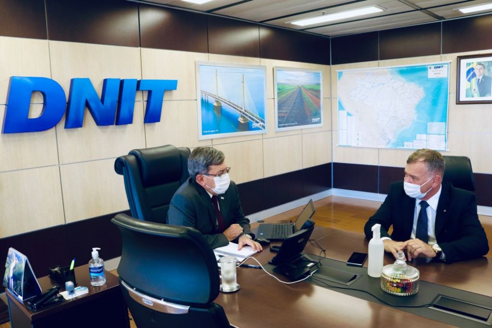 Deputado Federal Lucio Mosquini em audiência com General Santos Filho no DNIT cobra providências sobre obras do exército em Jaru