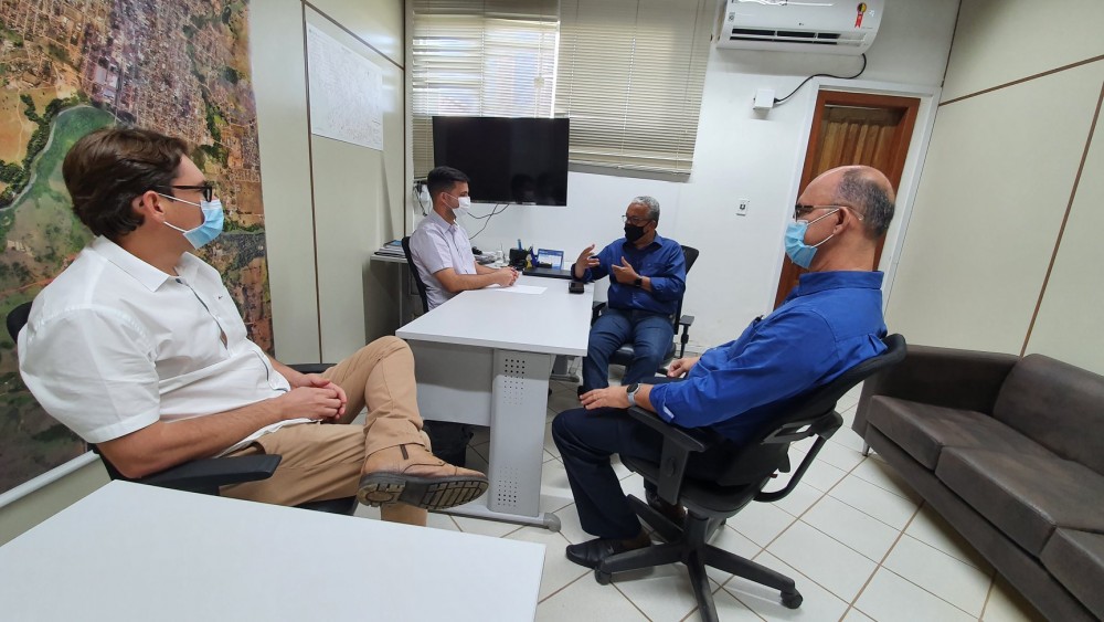 Novo pastor presidente da IEAD em Jaru, RO Roberto Varjão visita gabinete do prefeito, nesta quarta-feira, 29
