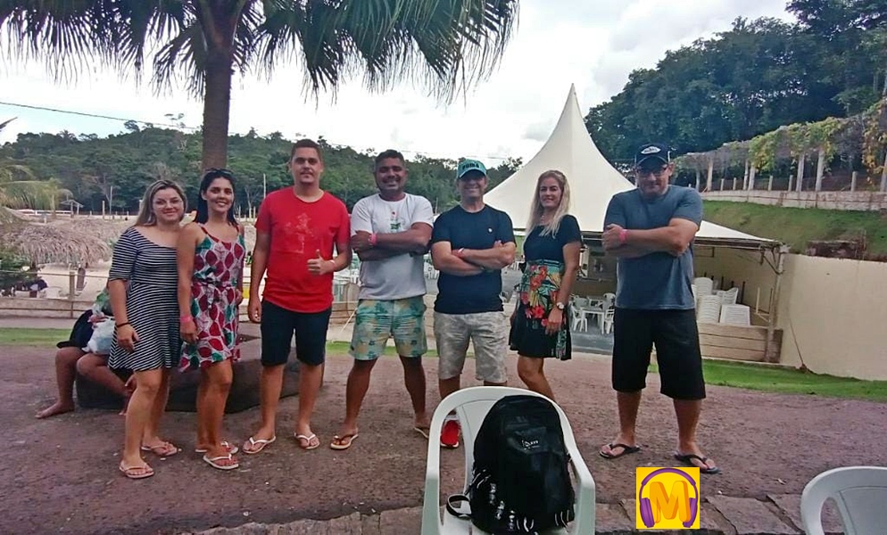 (Fotos) Massa FM de Jaru leva funcionários e familiares para passar um dia no Water Park, o Vale das Cachoeiras