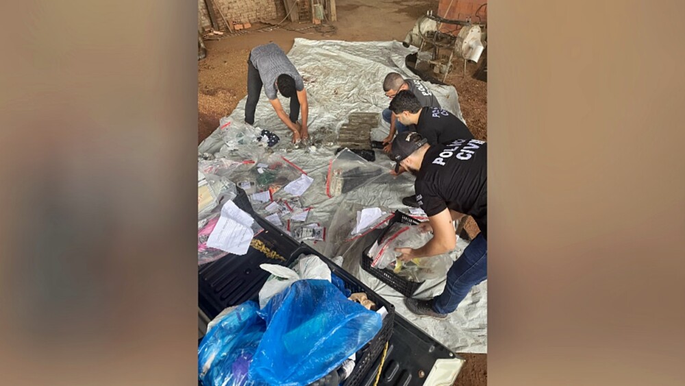 Polícia Civil incinera materiais ilegais e 45 kg de drogas em Jaru