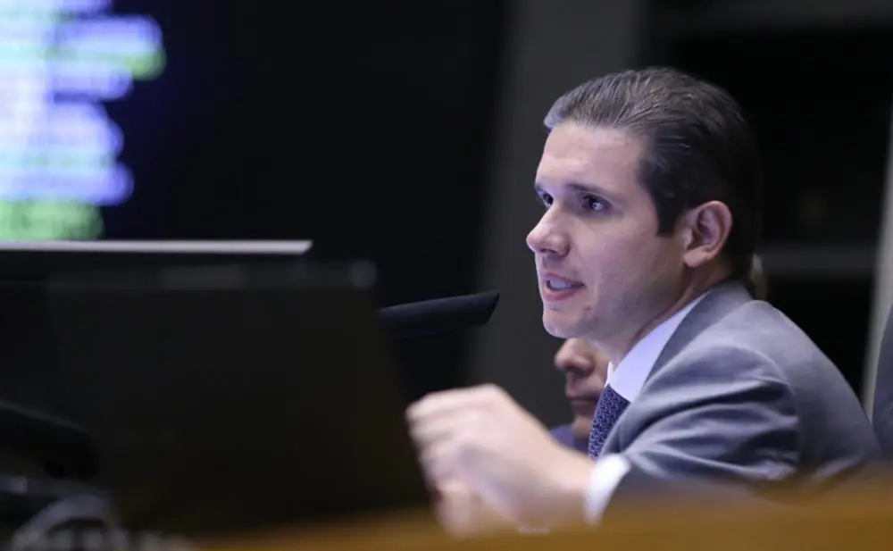 Hugo Motta não cede mesmo com manifestação e deixa anistia na gaveta da Câmara