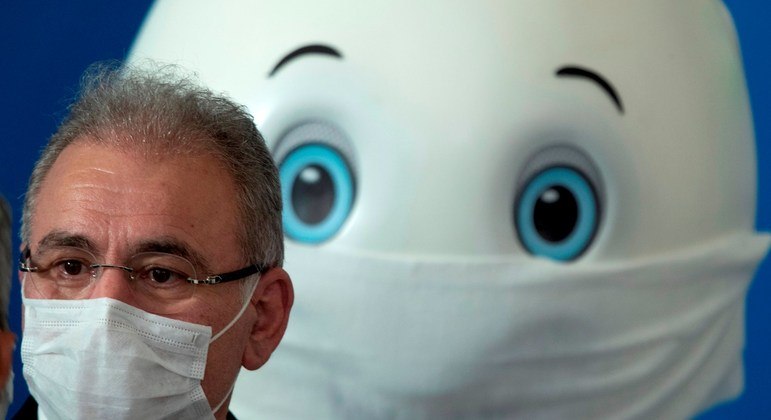 Teste de Covid de Queiroga em NY dá positivo novamente