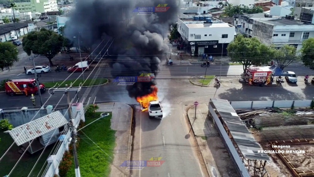 Fiat Toro é consumida por incêndio próximo a prefeitura em Cacoal