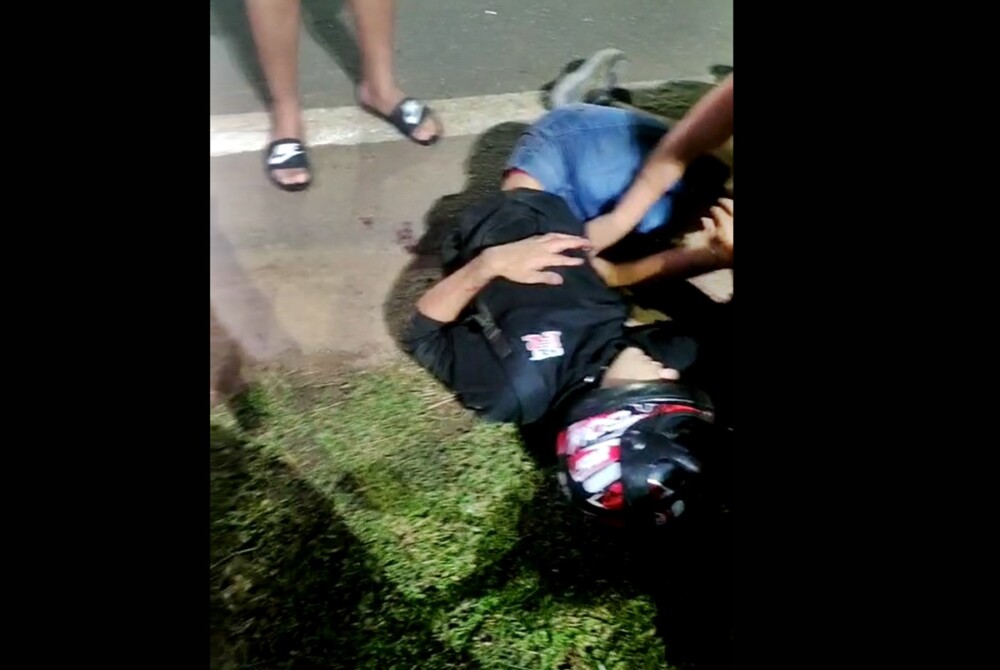 Motociclista cruza A BR-364 para acessar Greenville e é atingido por caminhão em Cacoal