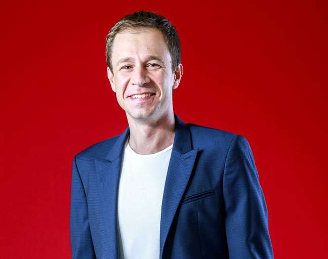 Tiago Leifert é substituído por André Marques durante a gravação do 'The Voice Brasil'