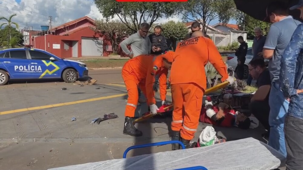 Grave acidente de trânsito em Cacoal. Motociclista foi levado ao hospital com suspeita de fraturas