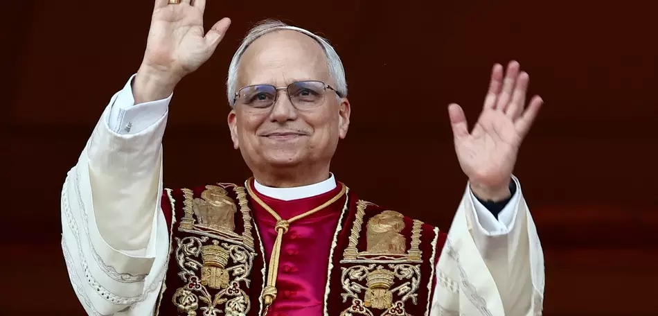 Em primeiro discurso, papa Leão XIV se emociona, exalta legado de Francisco e pede por Igreja com diálogo