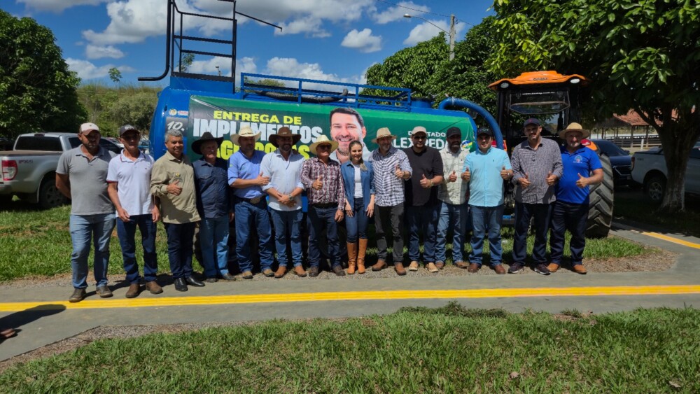 Deputado Alex Redano entrega implemento agrícola à Secretaria de Agricultura de Ariquemes a pedido da prefeita Carla Redano