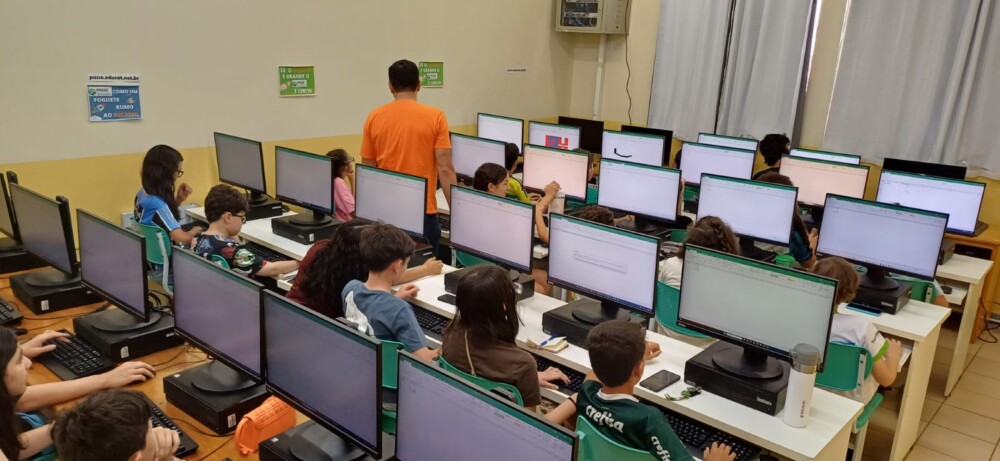 Dotum ensina associados a usar o Excel e facilita a vida em uma cooperativa mirim de Rondônia
