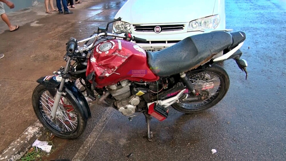 Acidente entre caminhonete e motocicleta mobiliza equipes de emergência em Cacoal