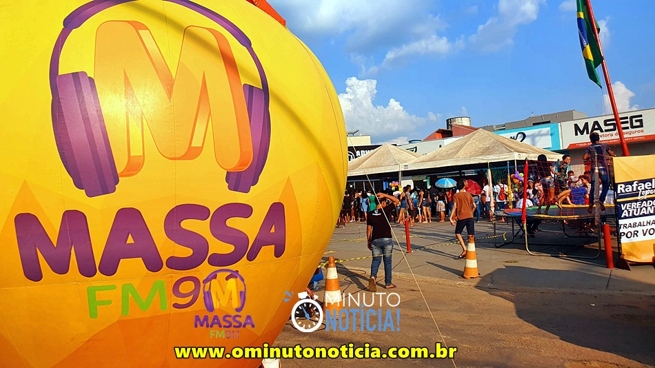 Apesar do sol forte, várias crianças aproveitam evento na Dod’s Sorvetes, neste domingo, em Jaru