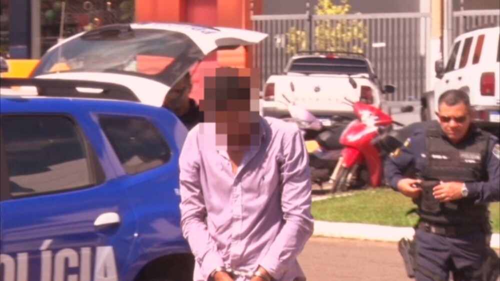 Homem é preso após agredir casal de idosos em ônibus tarifa zero em Cacoal