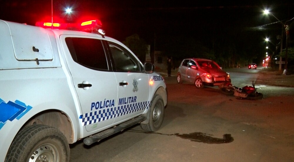 Motociclista se envolve em acidente ao cruzar avenida em alta velocidade