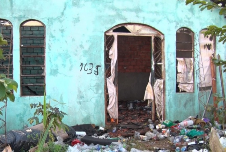 Residência é Consumida por Incêndio no Bairro Liberdade; Morador é Detido