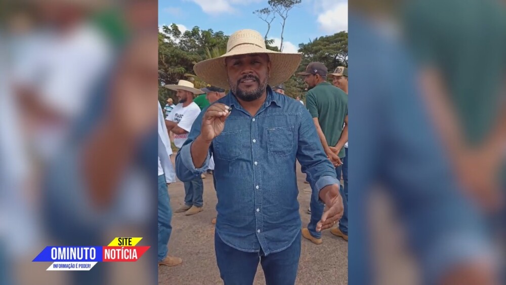 Produtores fecham BR-364 na entrada de Cujubim