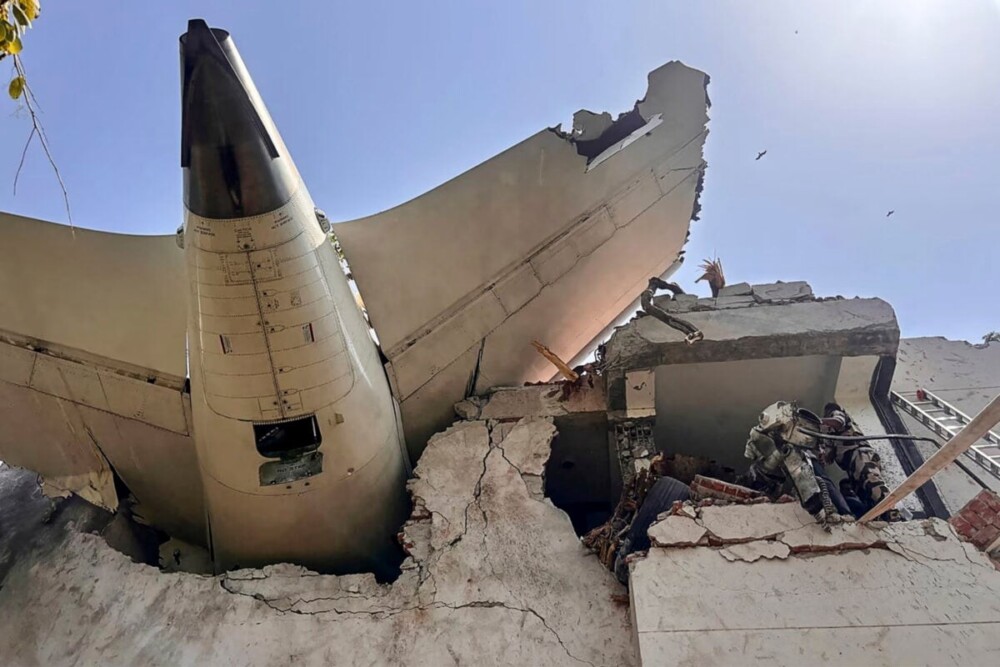 Queda de avião: Índia confirma ao menos 204 mortos e 41 feridos