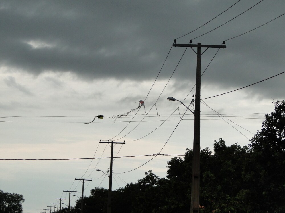 Quase 286 mil clientes ficaram sem energia em Rondônia por acidentes com pipas, no acumulado dos últimos cinco anos