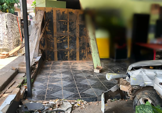 Condutor perde o controle do veículo e invade bar, em Ouro Preto d'Oeste, RO