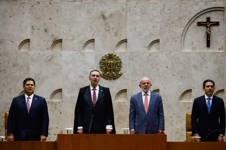 Supersalários: políticos e juízes acumulam remunerações até 66 vezes maiores que a renda média do brasileiro