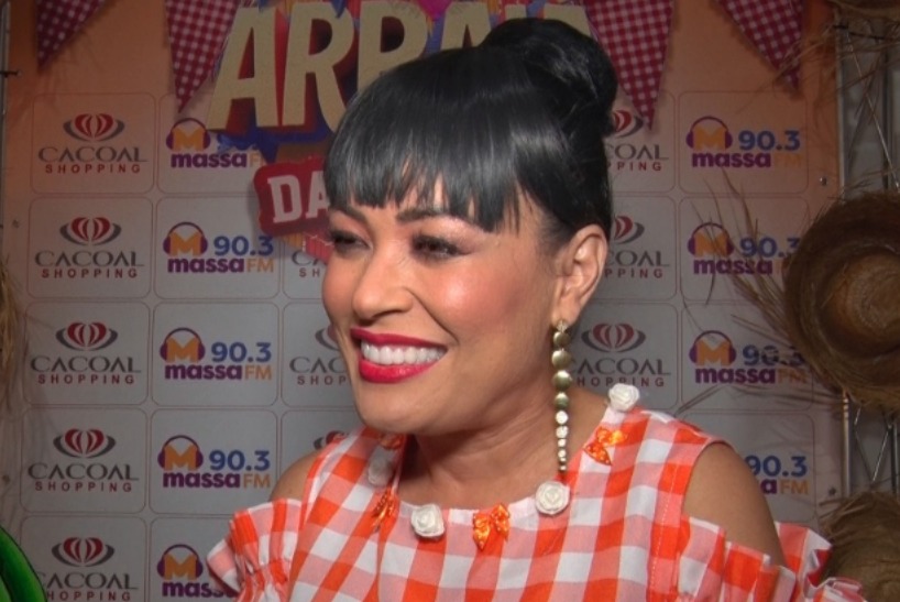 Humorista Milene Pavorô na reinauguração da Rádio Massa FM em Cacoal