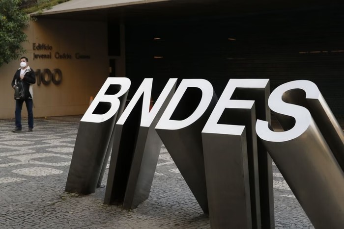 Mensagens revelam como lobista tentou fraudar R$ 300 mi no BNDES