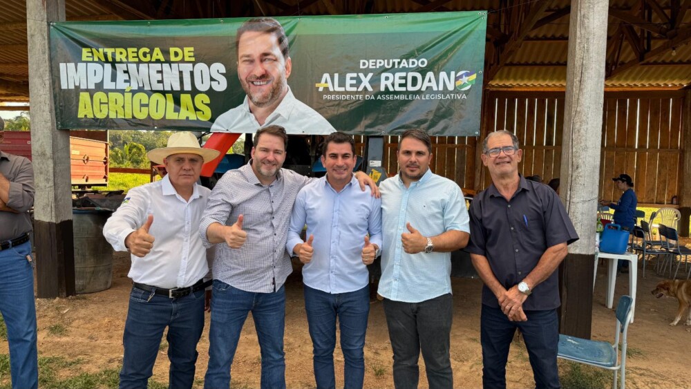 Deputado Alex Redano entrega implementos agrícolas para a Associação Canachoeira em Ariquemes