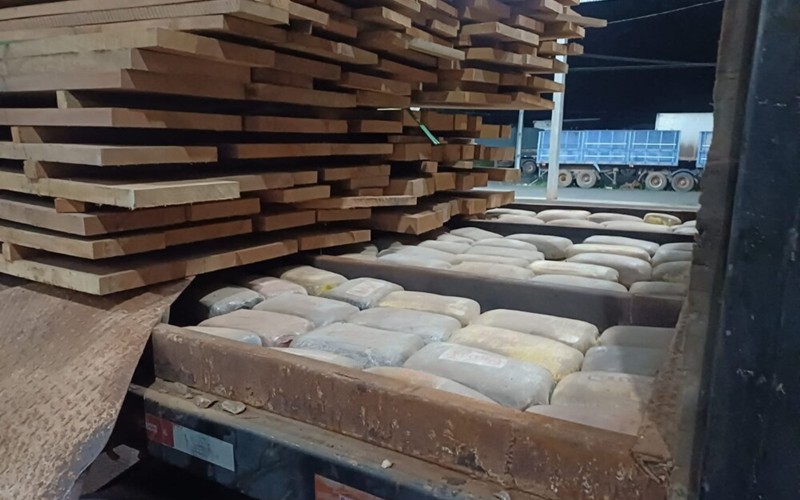 PRF Apreende Grande Carregamento de Drogas e Armas em Pimenta Bueno