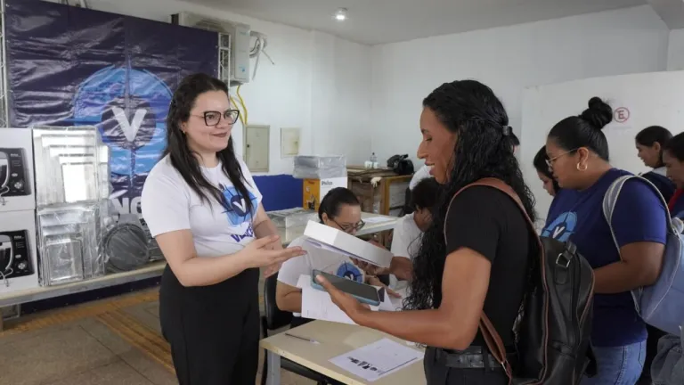 Mais de 80 alunos do Programa Vencer de Guajará-Mirim e Vilhena recebem kits profissionais após conclusão dos cursos