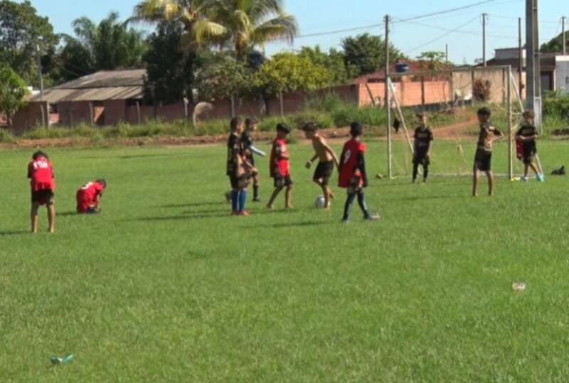 Futebol Gratuito: Escolinha em Cacoal transforma vidas através do esporte